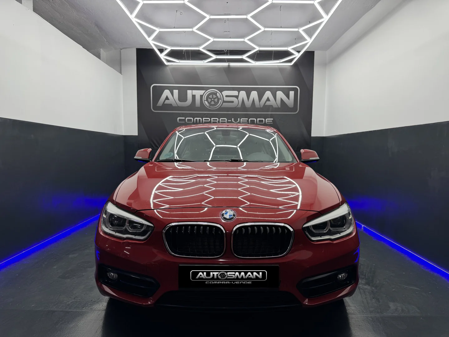 BMW Serie 1 118d 2017 Diésel Rojo - Vista lateral